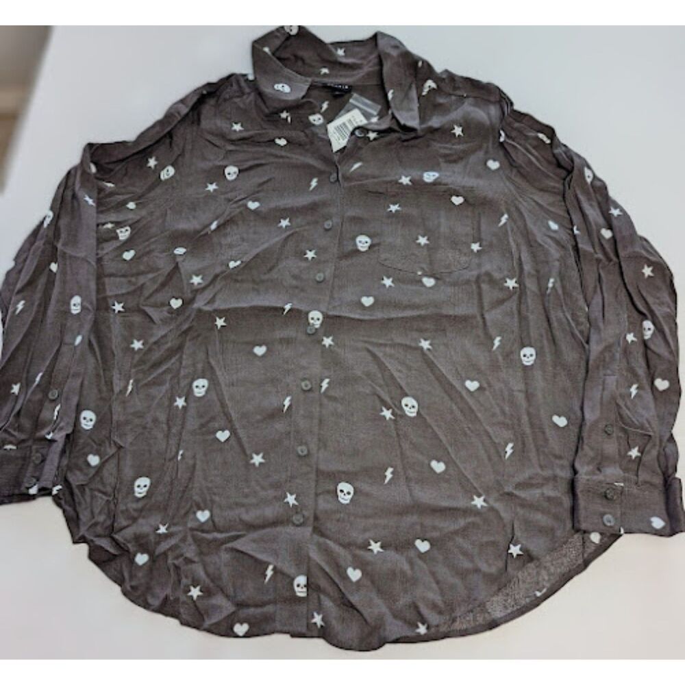 NWT Torrid 1X Skull Dark Grey Lizzie Rayon Crepe Button-Up Long Sleeve Shirt - Picture 4 of 7